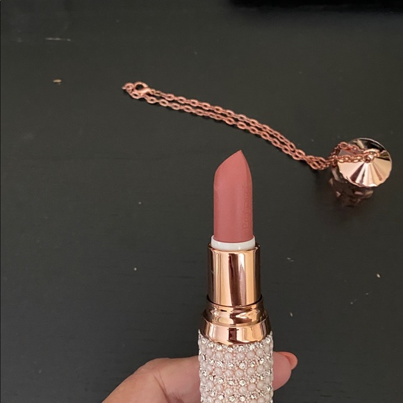 Elegant Dirty Nude color Lipstick - Picture 1 of 7